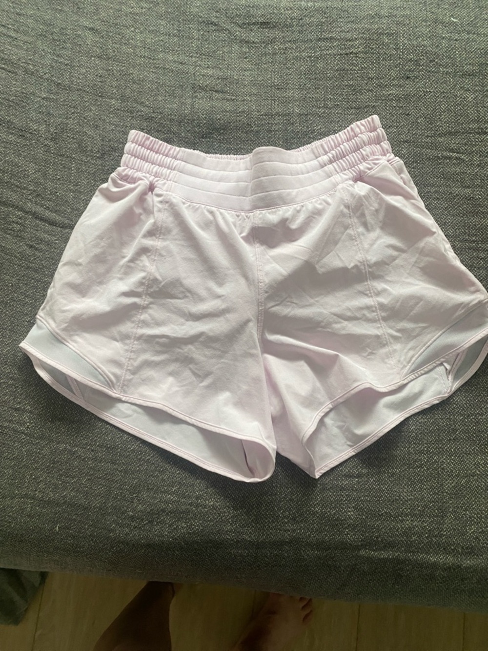 Lululemon hotty hot Women’s Lightweight Pink Athletic Shorts size 6